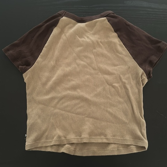 Aritzia baseball style tee, tna size small. - Picture 2 of 4